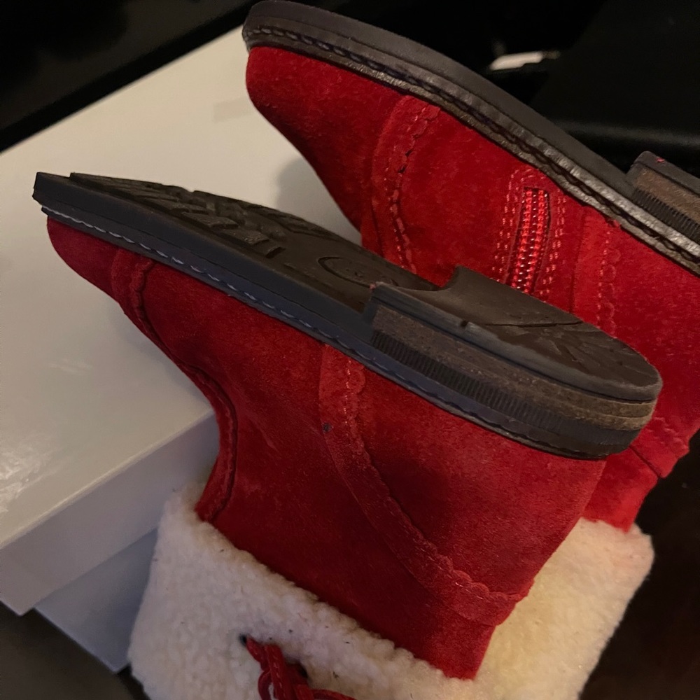 Red boot - Picture 4 of 7